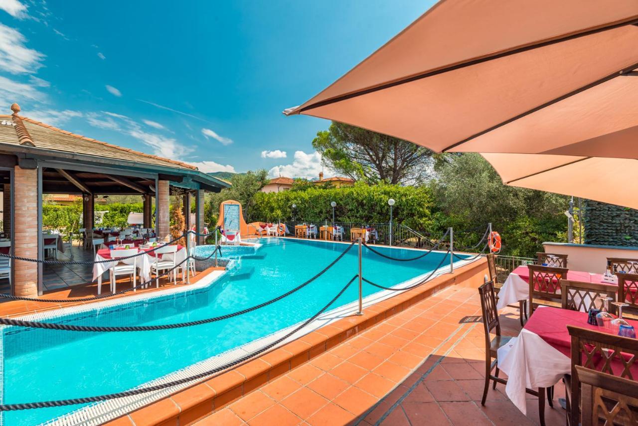 Hotel La Pietra Restaurant Fosdinovo Exteriör bild